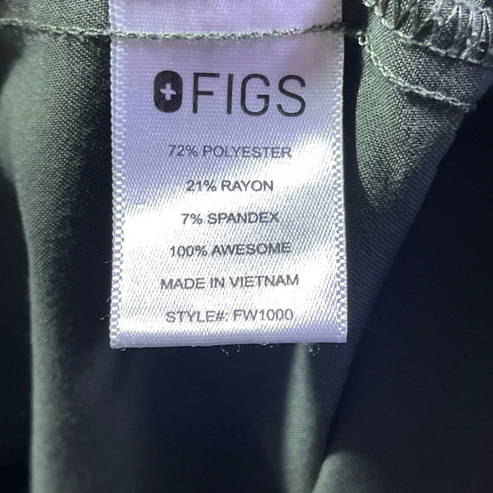 FIGS‎ Technical Collection Women's Green Scrub V Neck Pocket Style FW1000 M